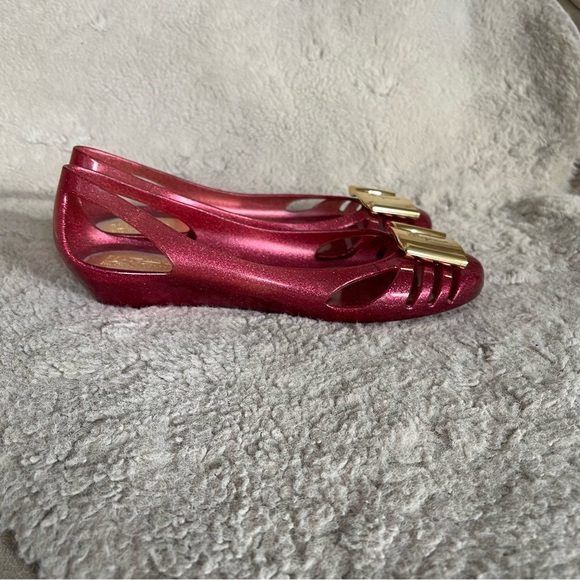 Salvatore Ferragamo Red Bermuda Jelly Flats with Gold Buckle - Picture 10 of 12